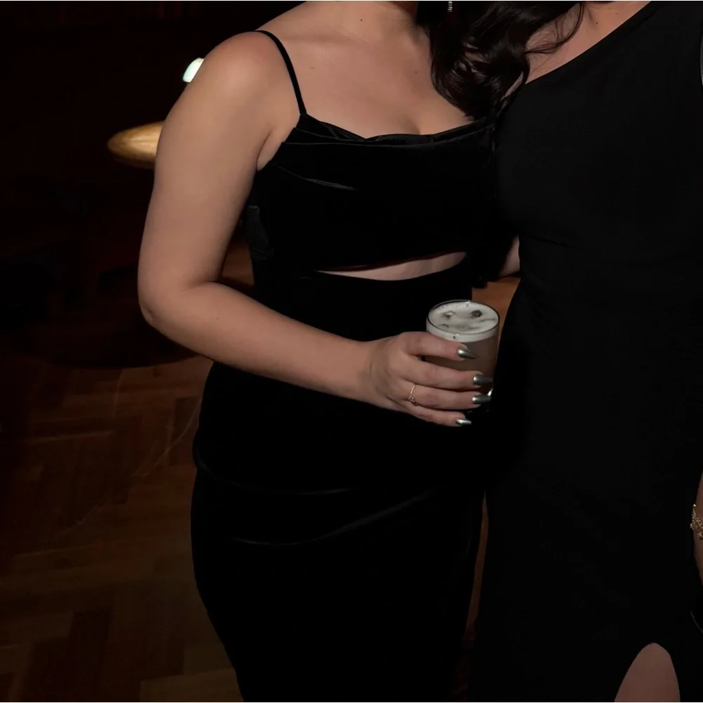 Black velvet high slit dress - Picture 3 of 3